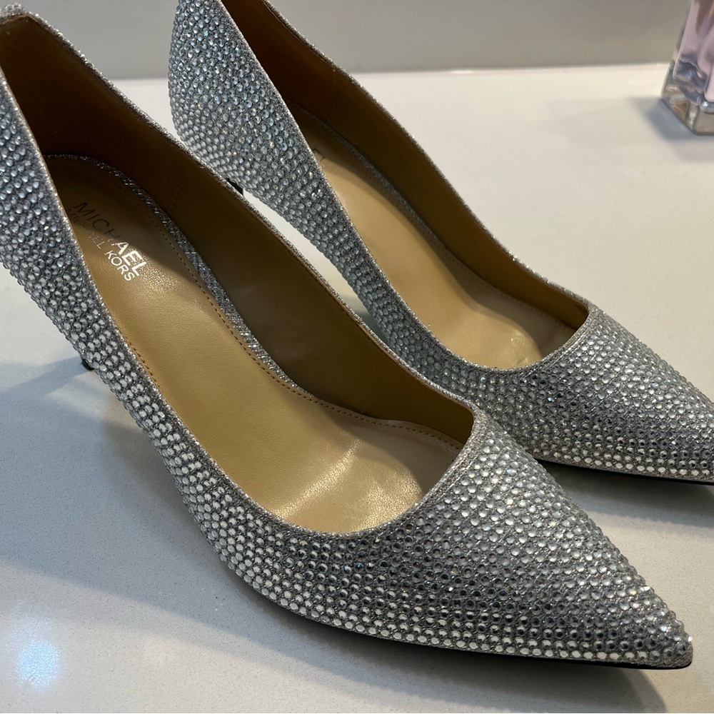 Michael Kors Alfina Flex Pump – Silver – Size 7.5 – Elegant & Versatile ✨